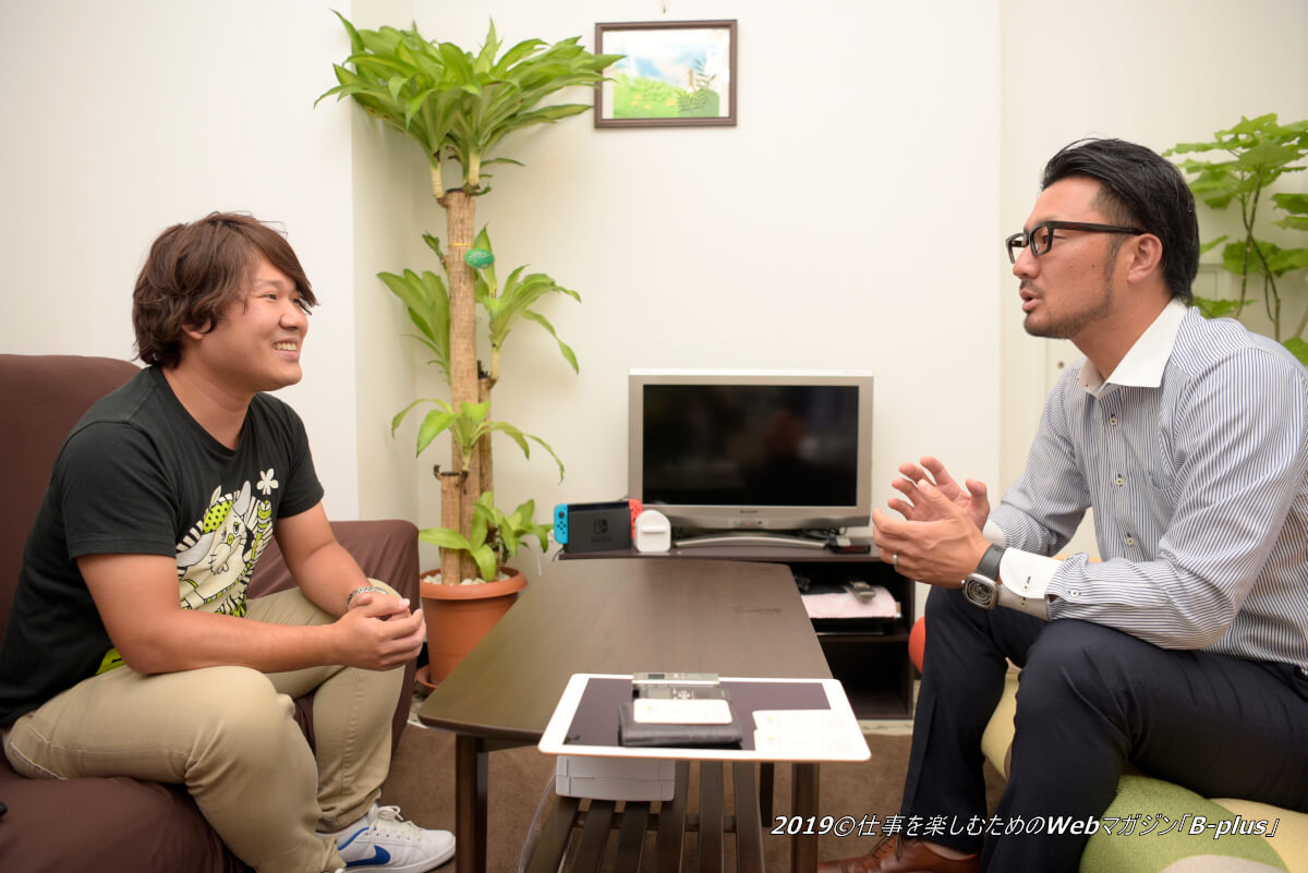 代表の牧長と狩野恵輔さんの対談インタビュー