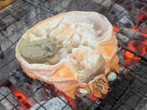 カニみそを焼く