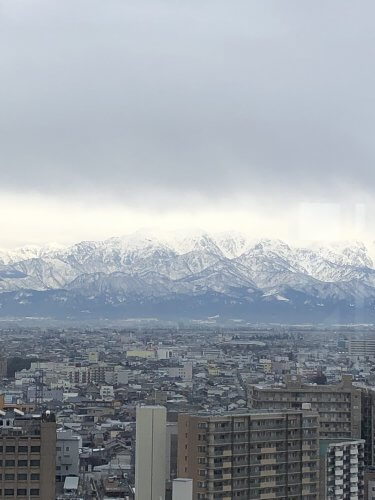 市役所展望台から見た立山連峰